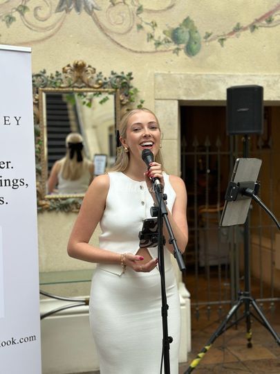 Ellie Moloney Vocalist