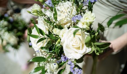 Garden whispers florist