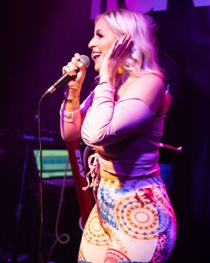 Laney Sings