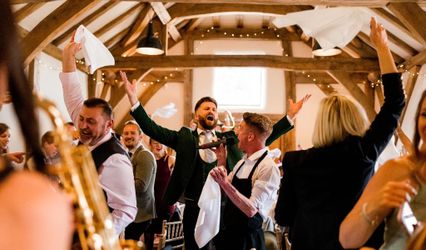 Singing Surprise - Singing Waiters and more!
