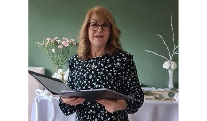 Andree Funnell - Celebrant and Coach