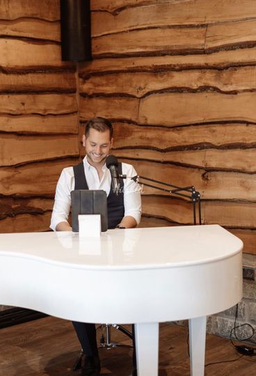 James Lomas pianist/singer