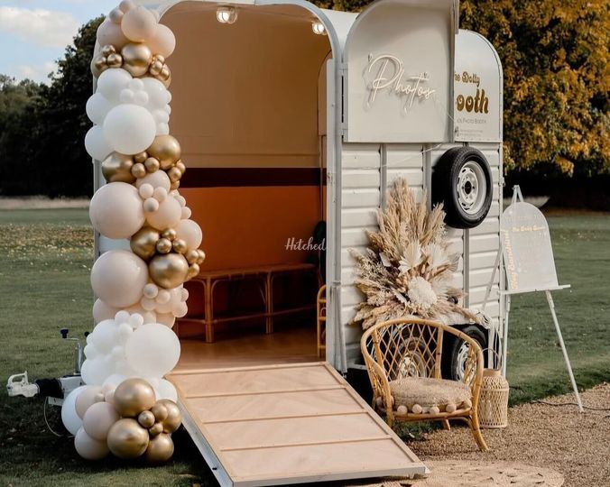 The Dolly Booth