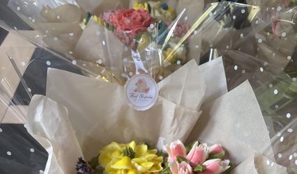 Floral Cupcakes by Nicola