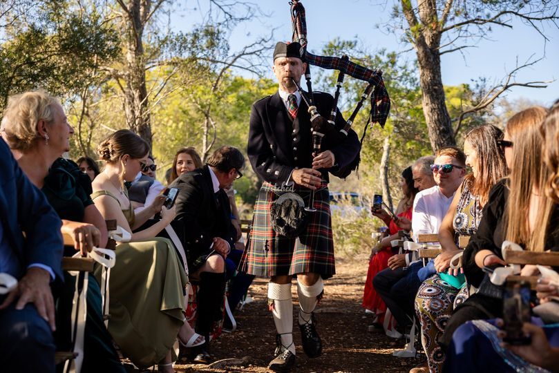 Ed Arnold - Professional Highland Bagpiper