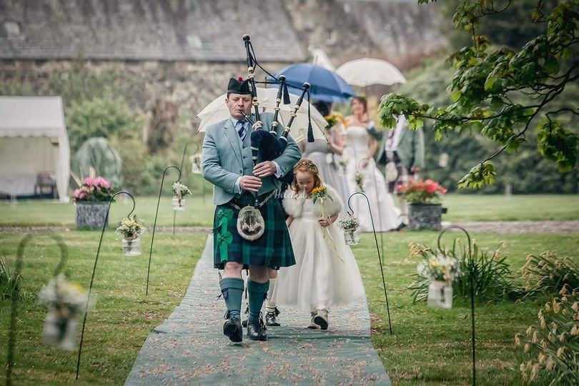 Thistle Piping Central Scotland