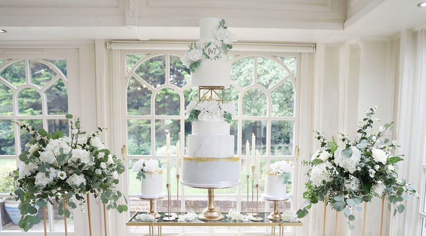 Wedding Cakes by Lisa Broughton
