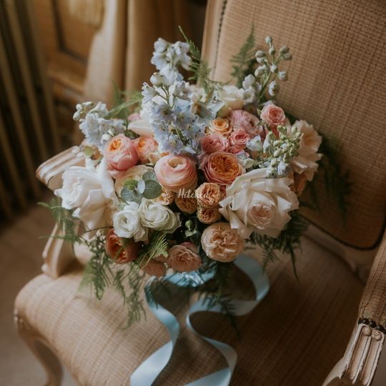 IULIAblooms