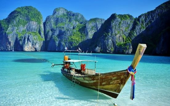 Designer Travel by Lou