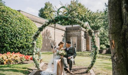 De Courceys Manor
