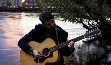 Adam Fortune: Acoustic guitarist and singer