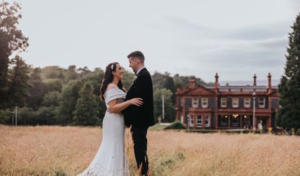 Cultra Manor
