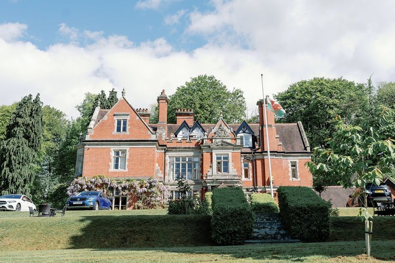 Coed-y-Mwstwr Hotel