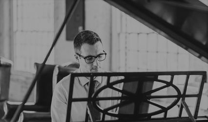 Roger Davis Pianist