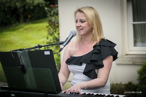 Jo Cordell - Singer and Pianist