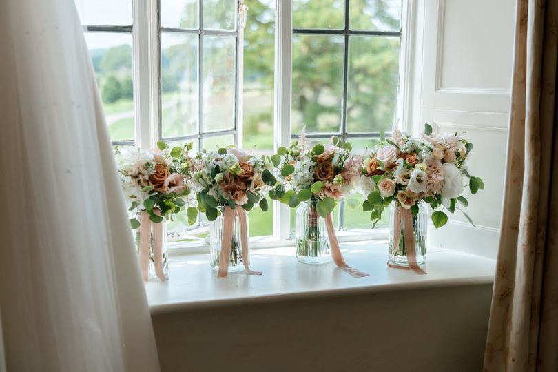 Beige & Bloom Flowers
