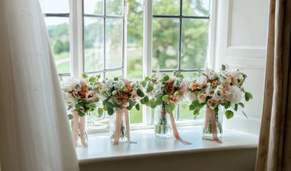 Beige & Bloom Flowers