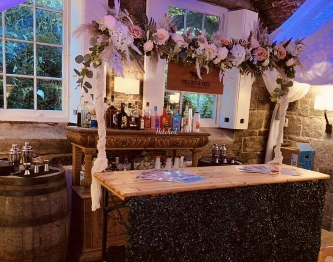 Fillies & Fizz - The Mobile bar Co