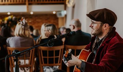 Danny Maddocks Acoustic