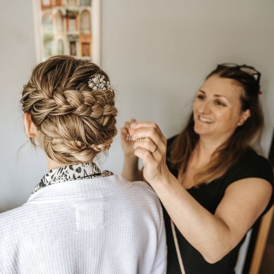 Amanda Roberts Hair & Makeup