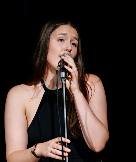 Olivia Schofield Vocalist