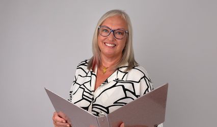 Celebrant Julia | Supporting The Alzheimer's Society