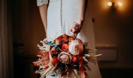 Dot & Flora
