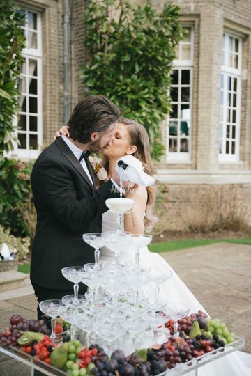 The Champagne Pour