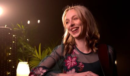 Amelle - Versatile Singing Guitarist