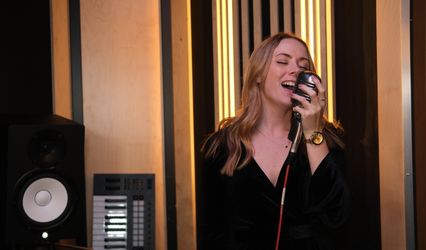 Amy Bates Vocalist