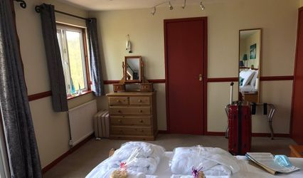 Cwmwennol Country House