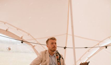 Callum Richards Acoustic Singer