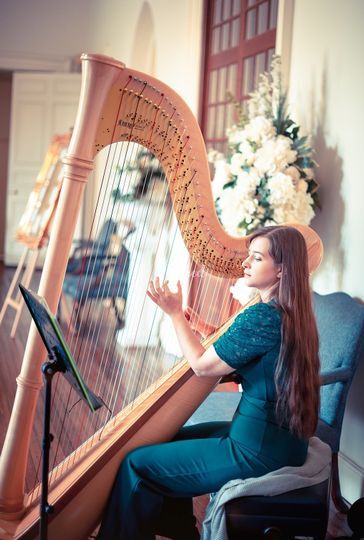 Erica Sinclair- Harpist
