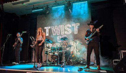 Twist of Rock wedding band