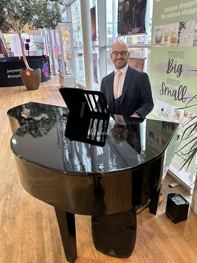 Andrew Easton: Wedding Pianist