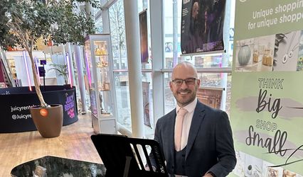 Andrew Easton: Wedding Pianist