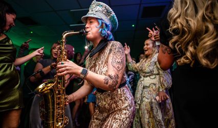 Saxophonique LTD