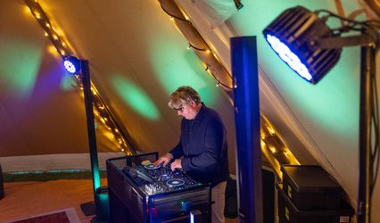 Ellesse 25 - Professional Wedding DJ