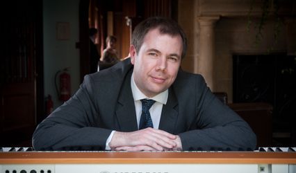 Simon Jordan violinist / pianist