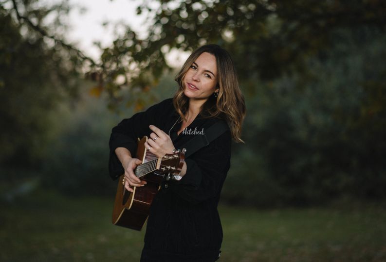 Stephanie Jane Oliver - Soulful Singer/Guitarist