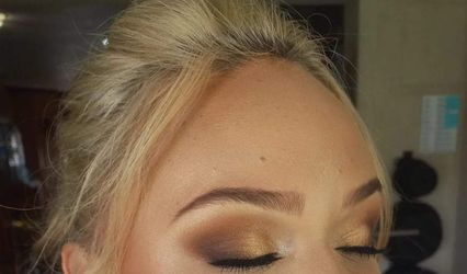 Swish and Flick Makeup