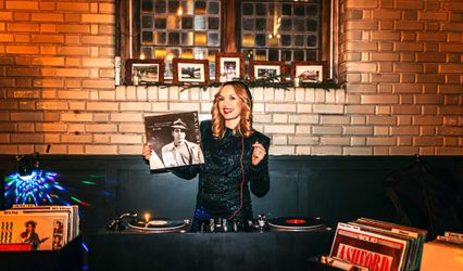 Vinyl Jen DJ