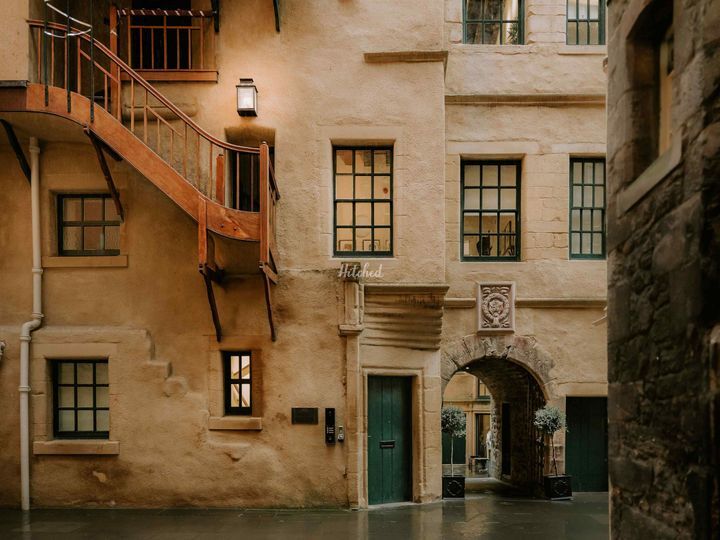 Riddle's Court