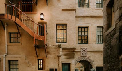 Riddle's Court
