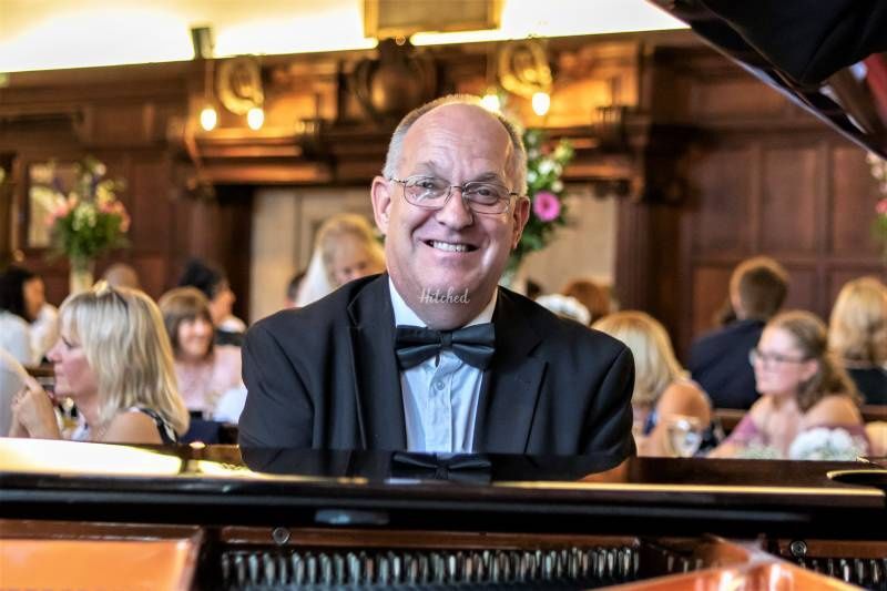 Mark Burton Pianist, Organist.