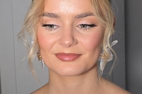 Loxus Hair and Make-up by Maya Jasinska HMUA