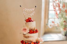 Crumbs N' Roses Wedding Cakes