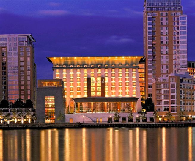 Canary Riverside Plaza Hotel