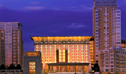 Canary Riverside Plaza Hotel