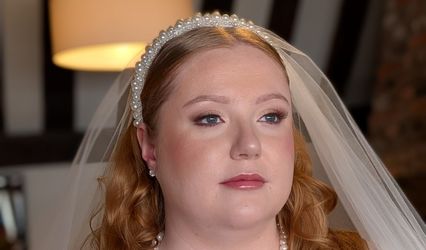 Lynsey Drewer - Make-up Artist